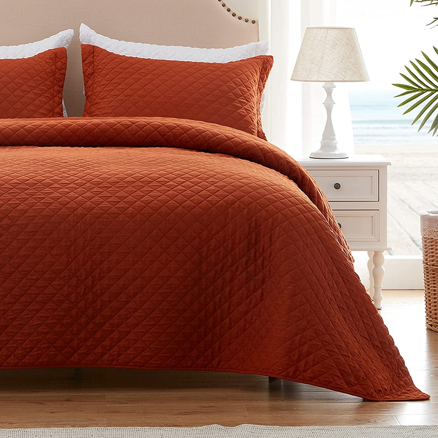 Quilt Set King Rust Lightweight Bedspread Soft Reversible Coverlet for All Season 3Pcs Burnt Orange Diamond Quilted Bedding Sets (1 Quilt 2 Pillow Shams)(106"X96")