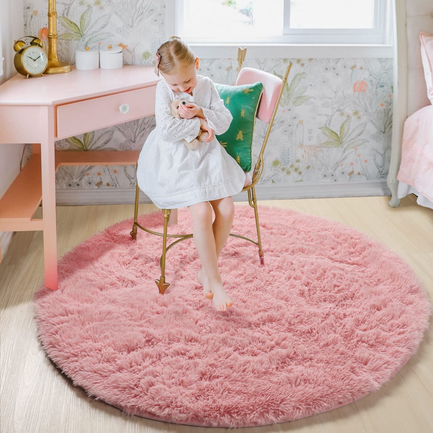 Pink round Area Rug 4X4, Soft Bedroom Circle Rugs Mats for Kids Girls Teen Room, Kawaii Fluffy Plush Shaggy Carpet for Baby Nursery Living Room Playroom Home Decor Princess Castle